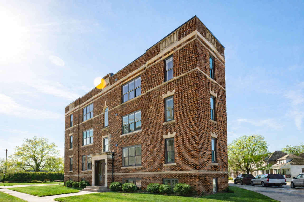 Sterling Commons - Photo 3 of 7