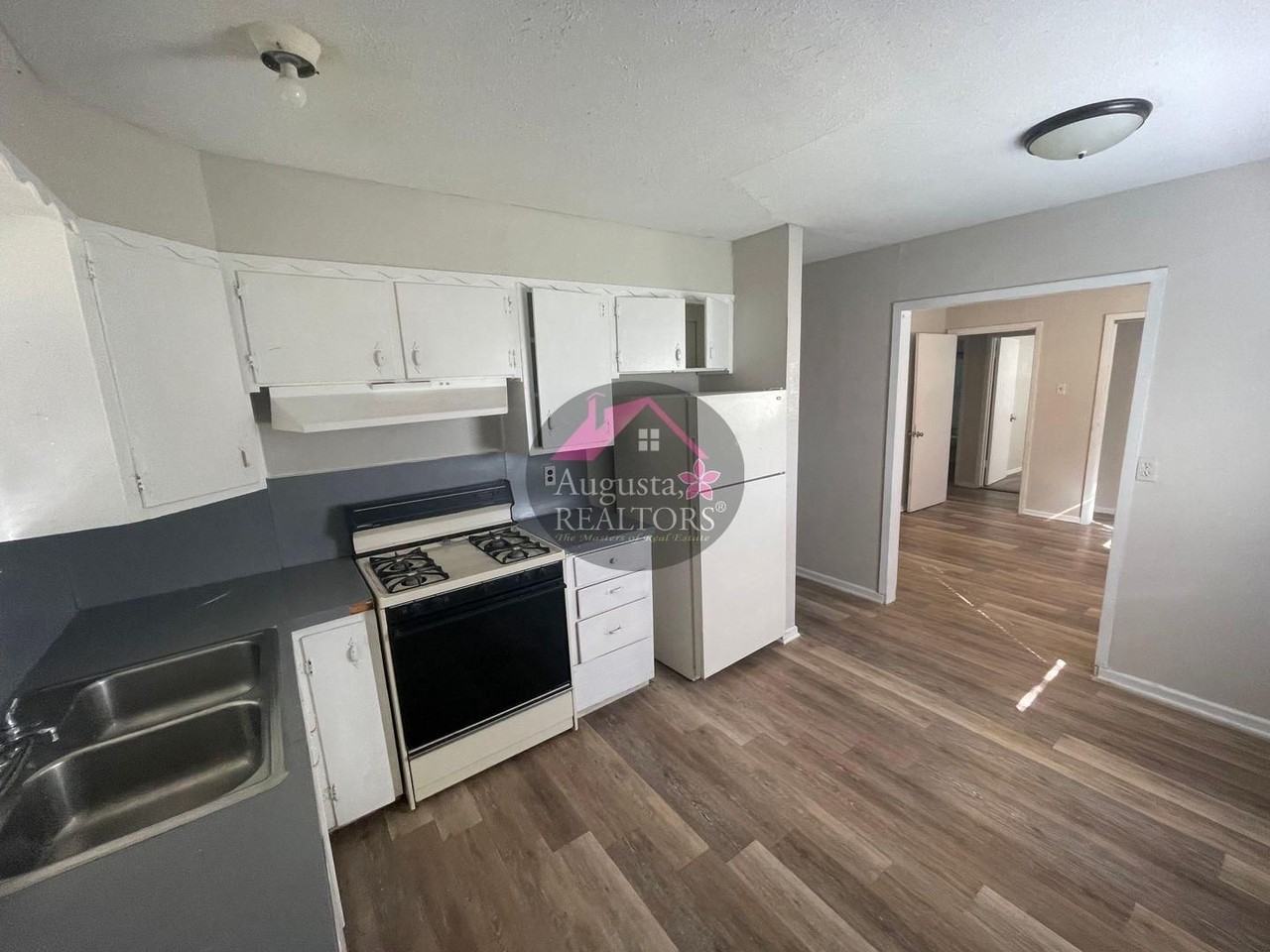 5441 N 9th St - Photo 3 of 18