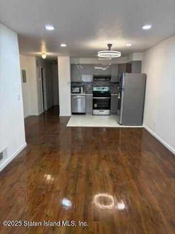 56 Whitaker Pl - Photo 4 of 16