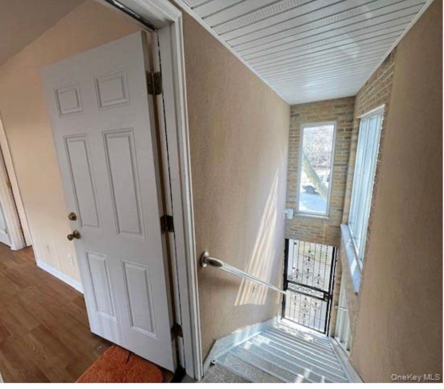 6952 Cloverdale Blvd ##2 - Photo 3 of 11
