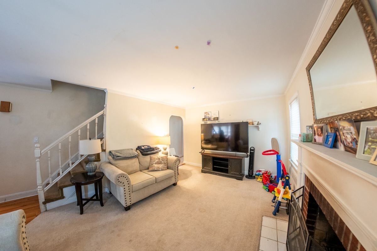 2454 Columbus Ave - Photo 3 of 23