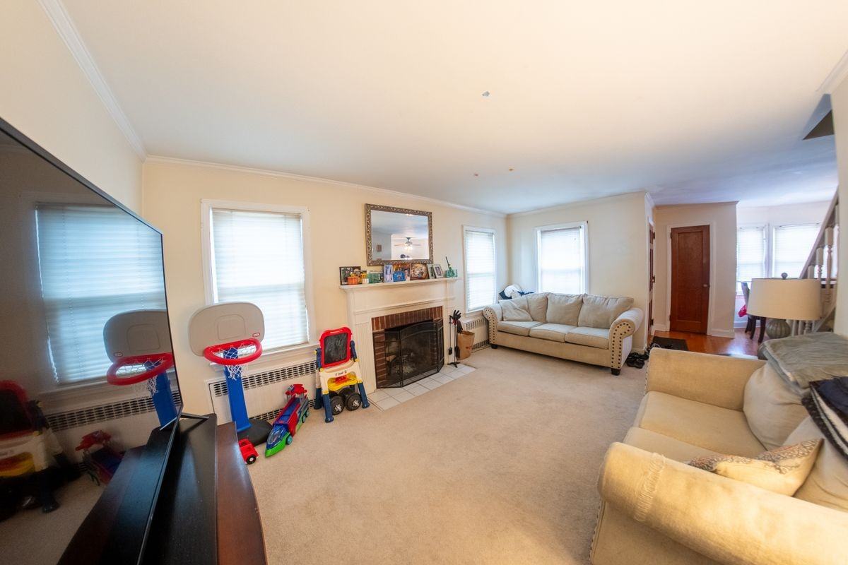 2454 Columbus Ave - Photo 4 of 23