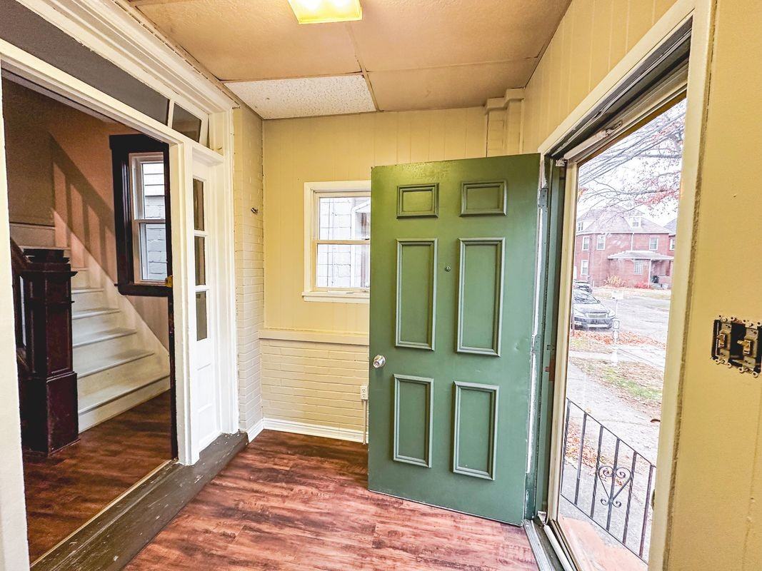 276 13th St ##1 - Photo 4 of 17