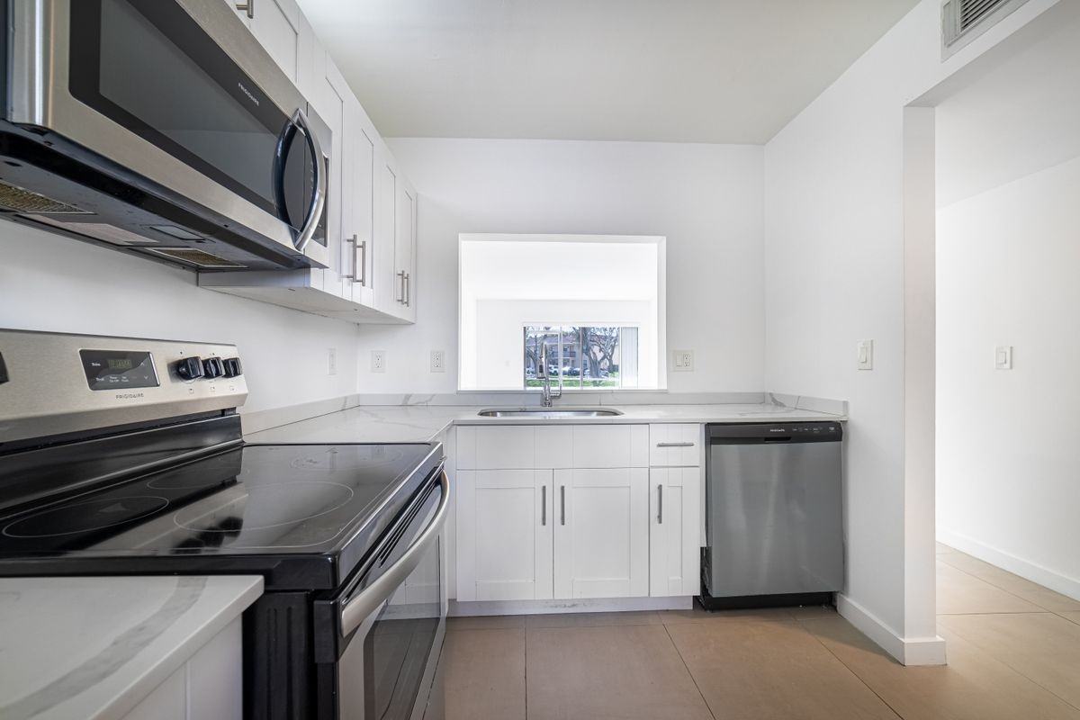 6660 Somerset Dr ##106 - Photo 2 of 25