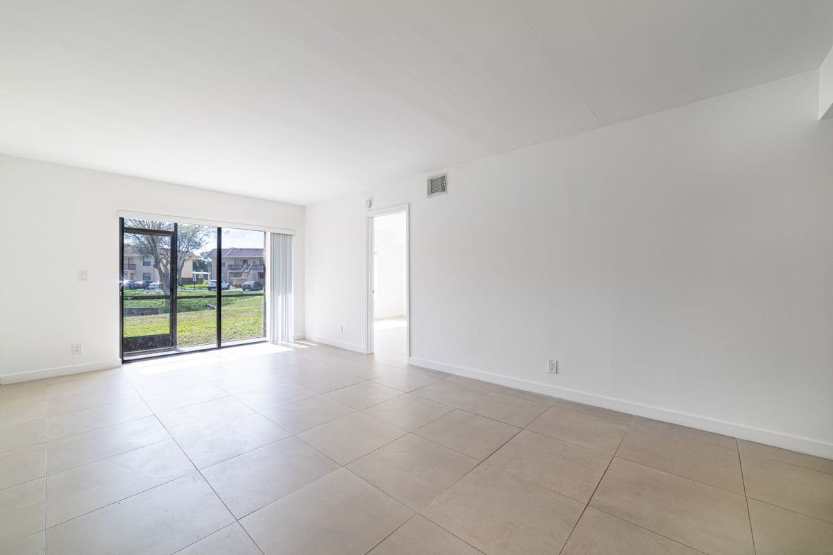 6660 Somerset Dr ##106 - Photo 6 of 25