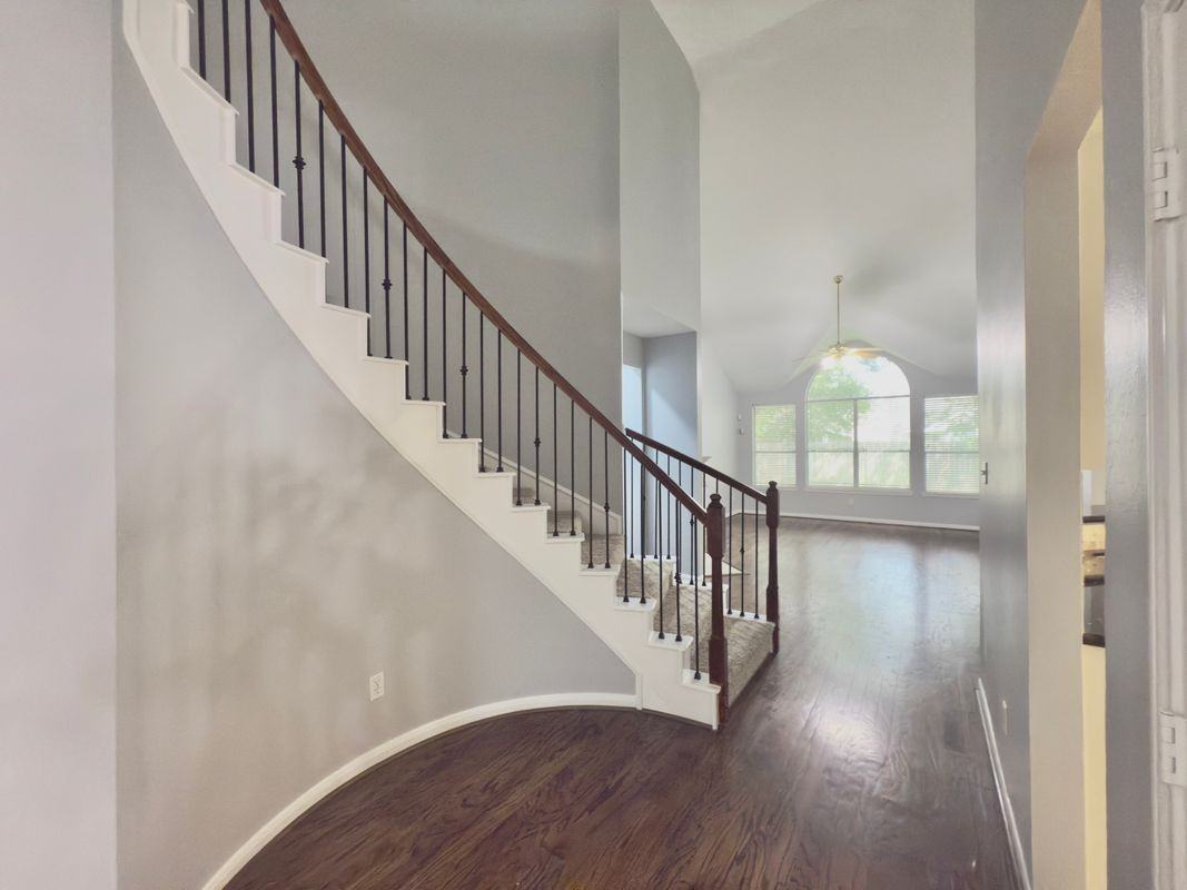 10602 S Belmont Ct - Photo 2 of 5