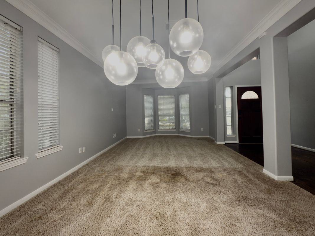 10602 S Belmont Ct - Photo 3 of 5