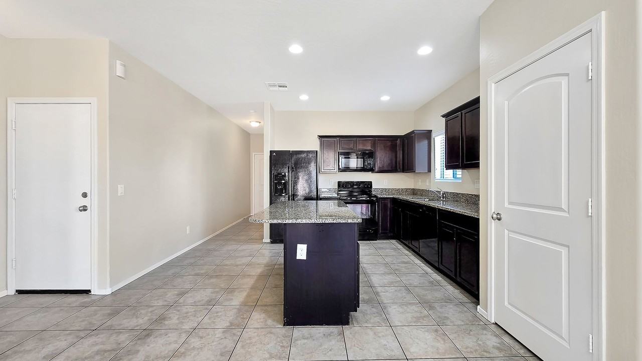 23860 W Wier Ave - Photo 7 of 30