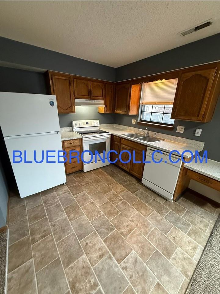 129 Sw Oxford Pl - Photo 7 of 12