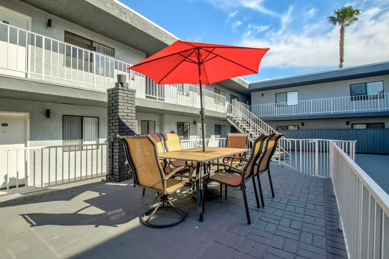 17211 Chatsworth Street - Photo 5 of 10