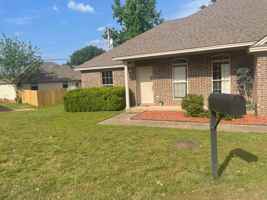 featured image of 16 Garden Dr