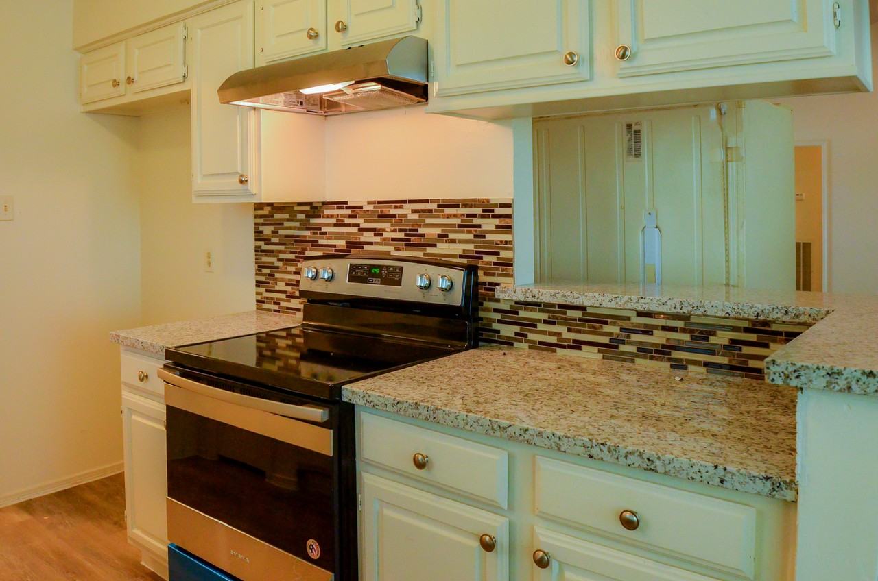 909 Noreda St - Photo 2 of 7