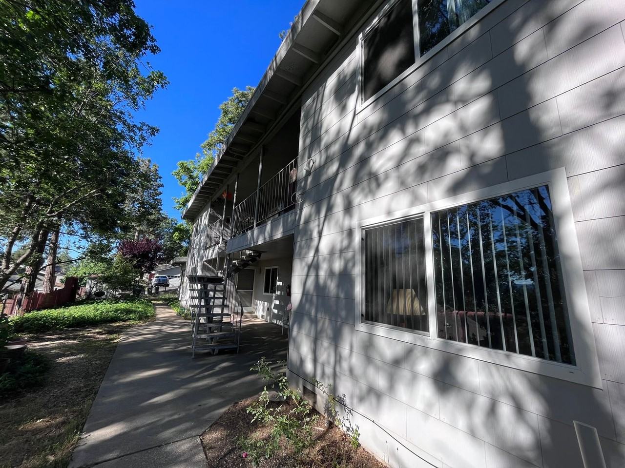 216 W Oak St #2 - Photo 2 of 11