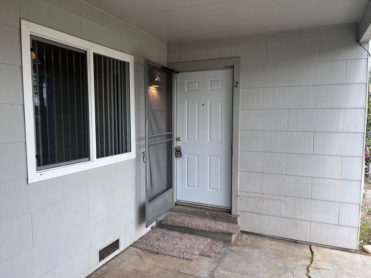 216 W Oak St #2 - Photo 4 of 11