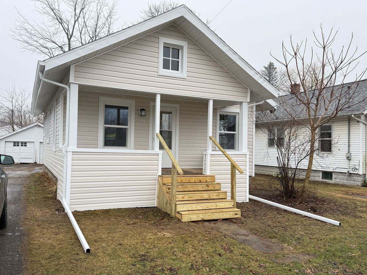 2307 W Main St - Photo 2 of 18