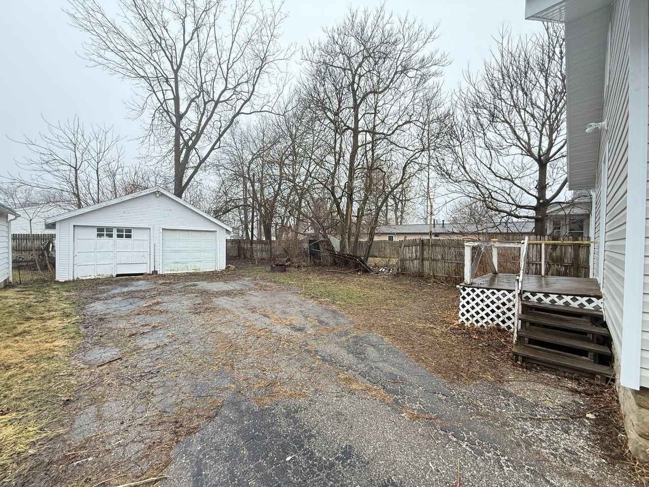 2307 W Main St - Photo 4 of 18