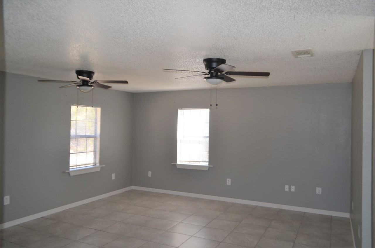 1951 Lightfoot Ln - Photo 3 of 18