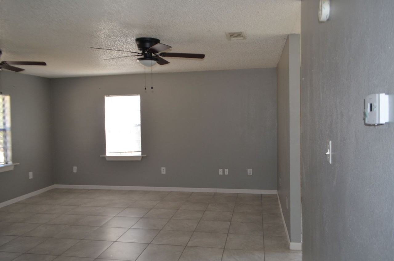 1951 Lightfoot Ln - Photo 4 of 18