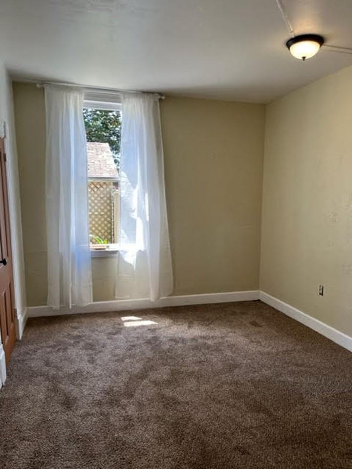 885 K St - Photo 3 of 9