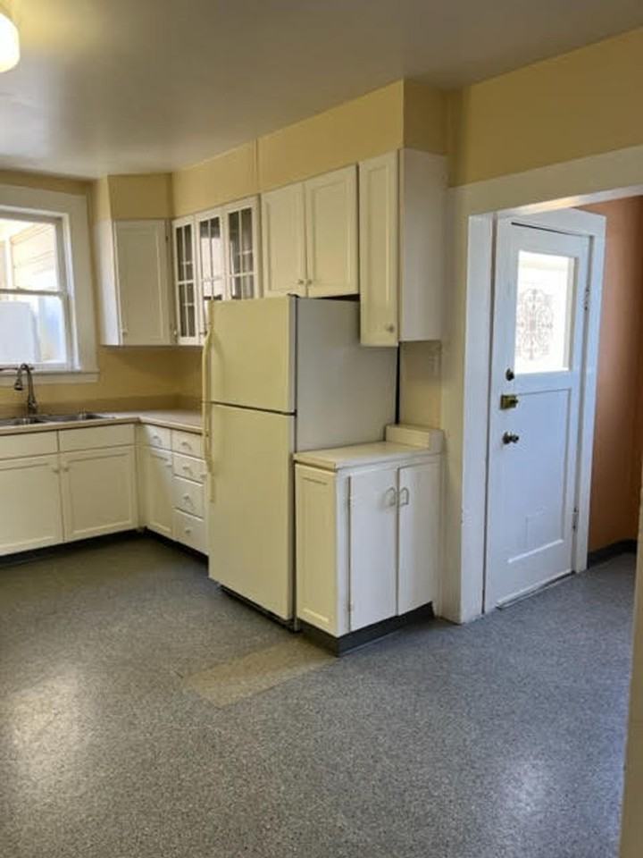 885 K St - Photo 6 of 9