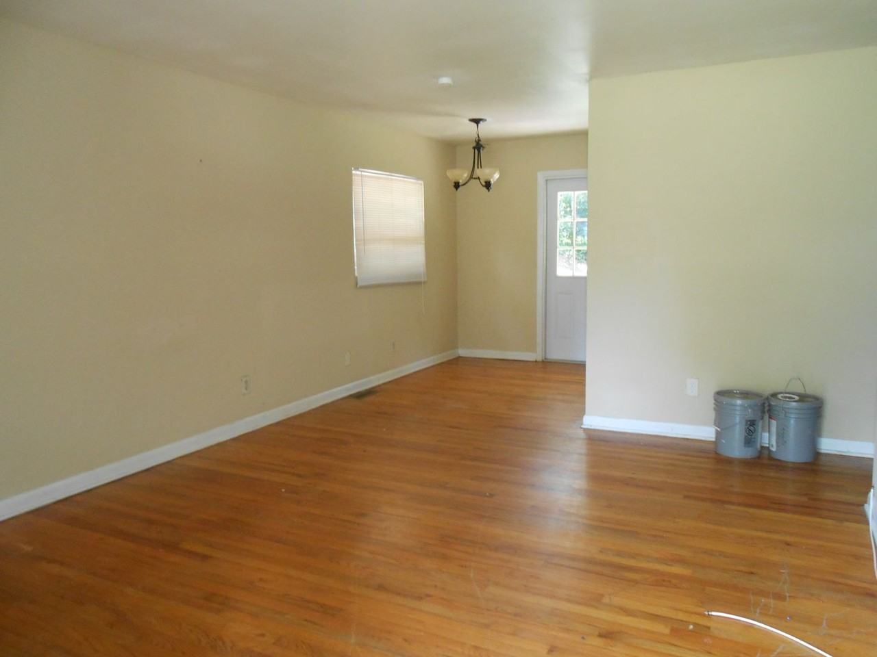 1606 Airport Dr - Photo 2 of 15