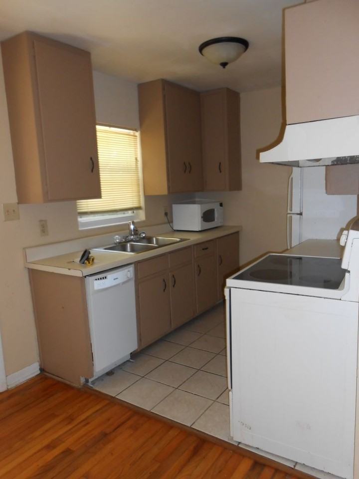 1606 Airport Dr - Photo 3 of 15