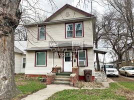 featured image of 216 E 5th Ave