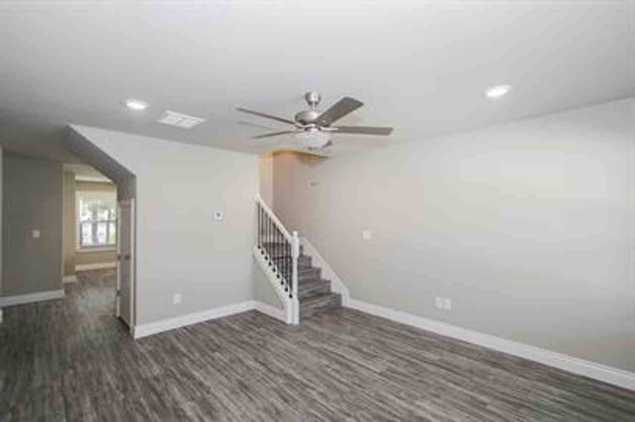 604 E Osage Trce - Photo 4 of 20