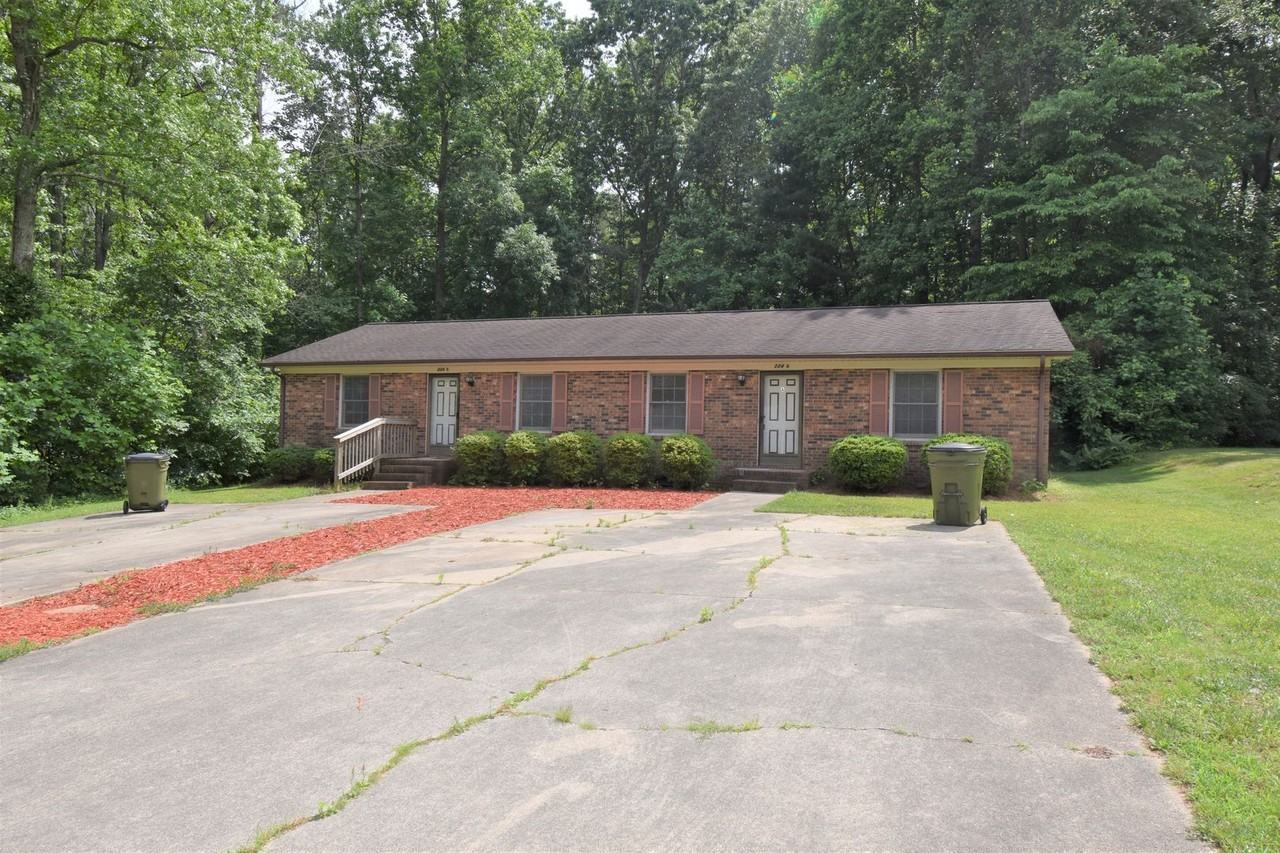 224 Pinecrest Dr - Photo 2 of 10