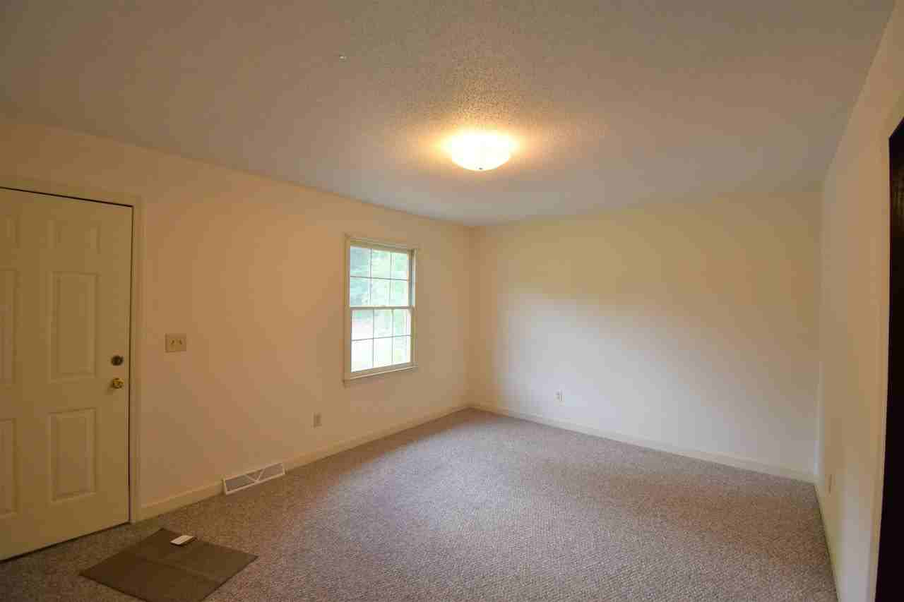 224 Pinecrest Dr - Photo 4 of 10