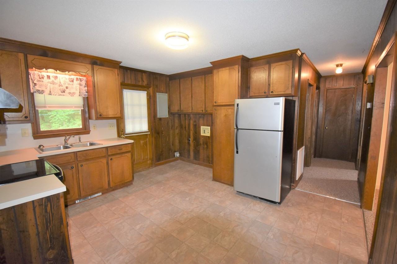 224 Pinecrest Dr - Photo 5 of 10