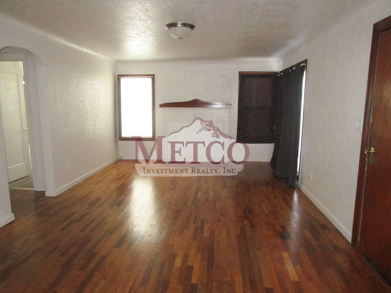 240 21st St - Photo 4 of 17