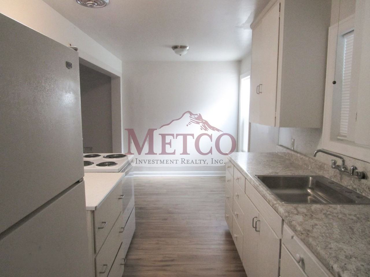 240 21st St - Photo 6 of 17