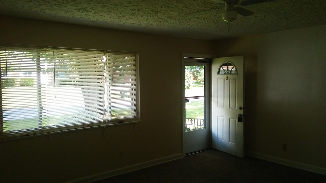 1053 Brookcrest Dr - Photo 5 of 27