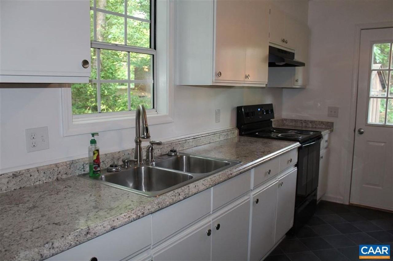 4 Jennings Dr - Photo 3 of 12