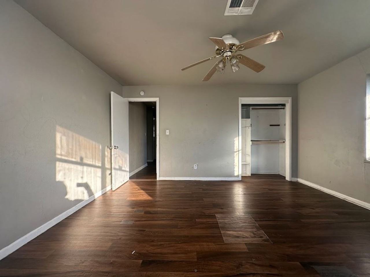 5900 S Blackwelder Ave - Photo 2 of 13