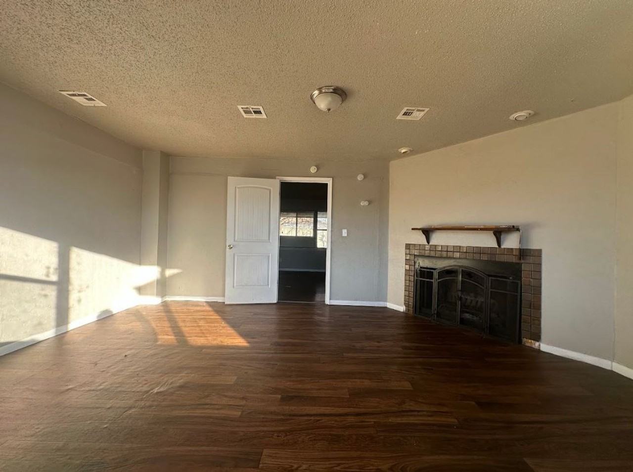 5900 S Blackwelder Ave - Photo 3 of 13