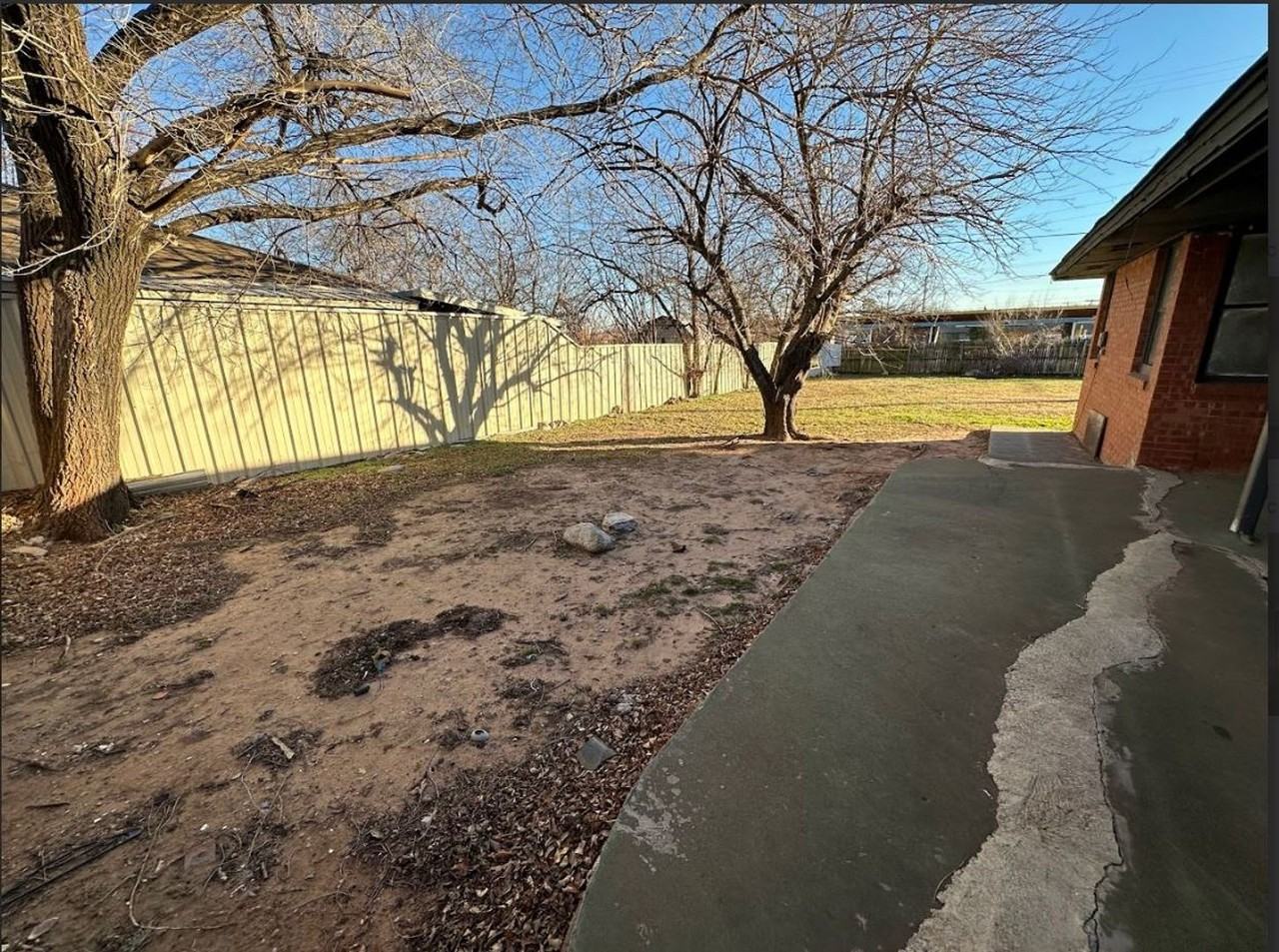 5900 S Blackwelder Ave - Photo 5 of 13