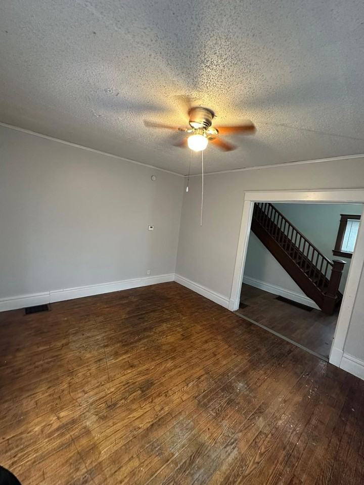 2634 Spruce Ave - Photo 4 of 13