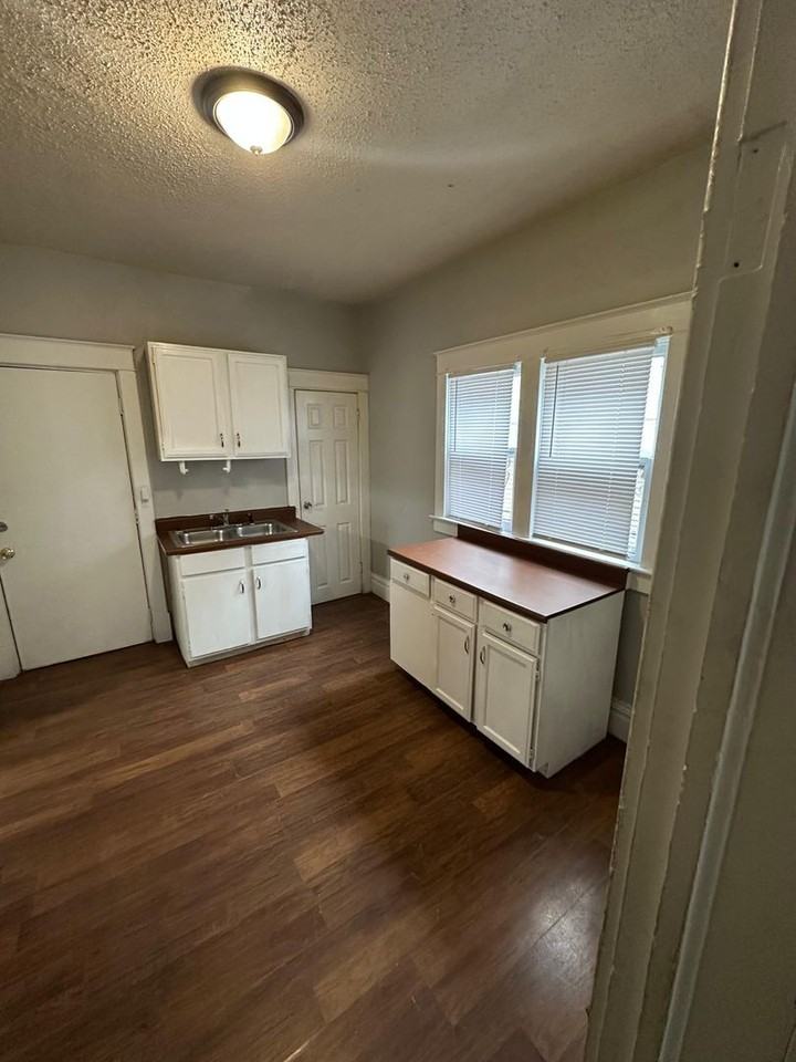 2634 Spruce Ave - Photo 5 of 13