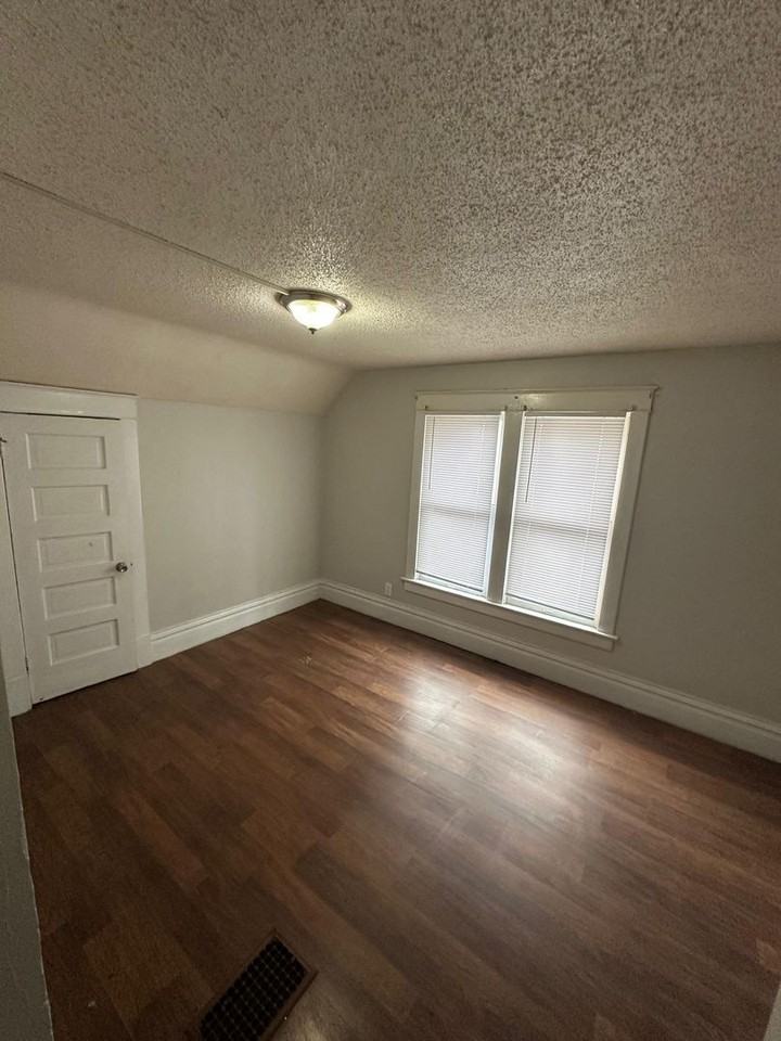 2634 Spruce Ave - Photo 6 of 13