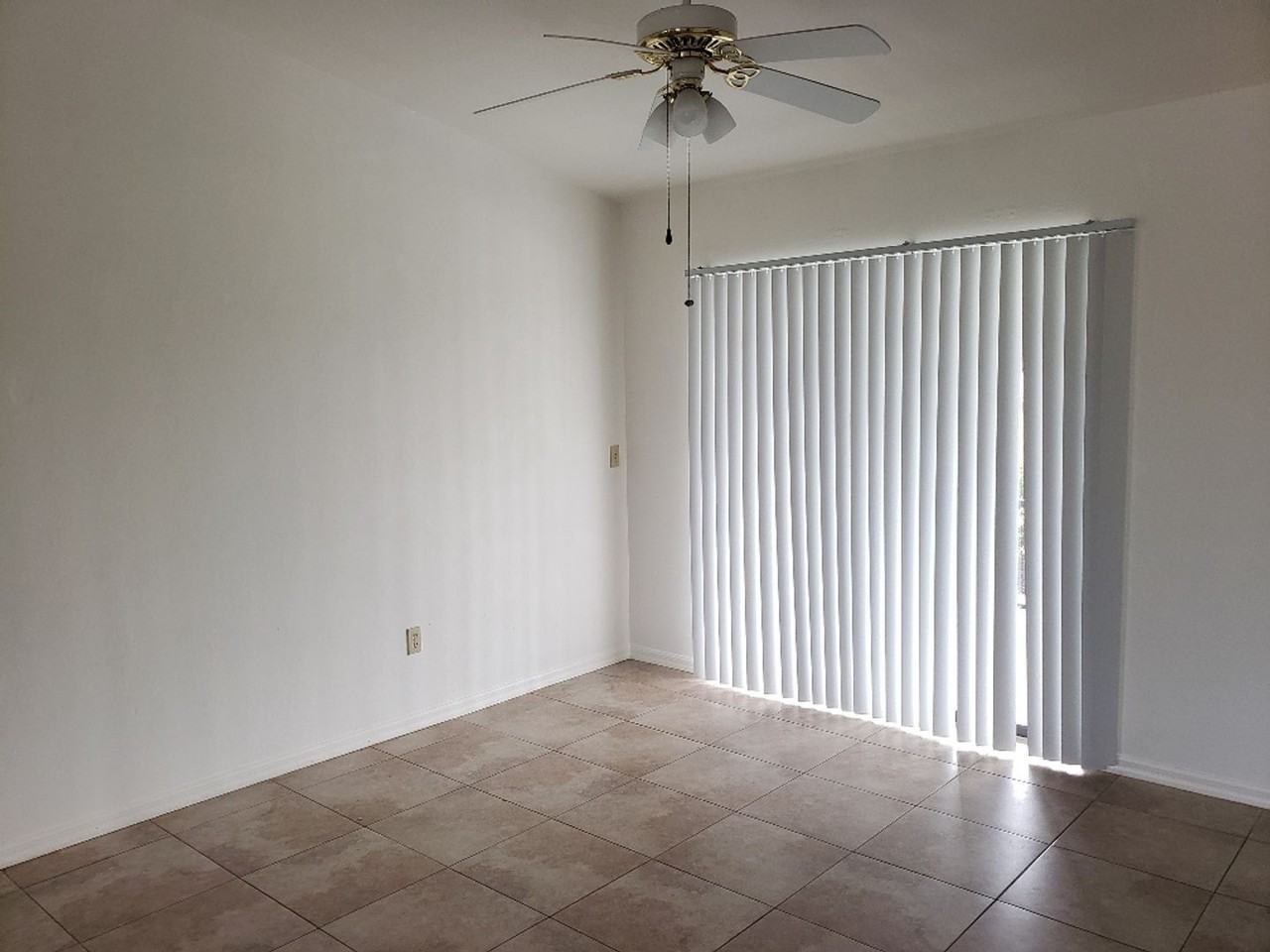 1024 Se 25th Ter - Photo 3 of 15