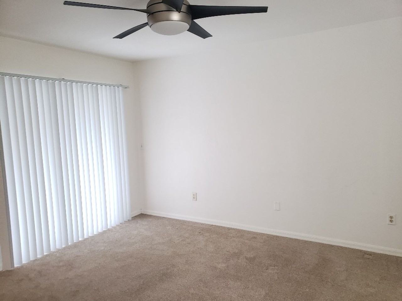 1024 Se 25th Ter - Photo 5 of 15