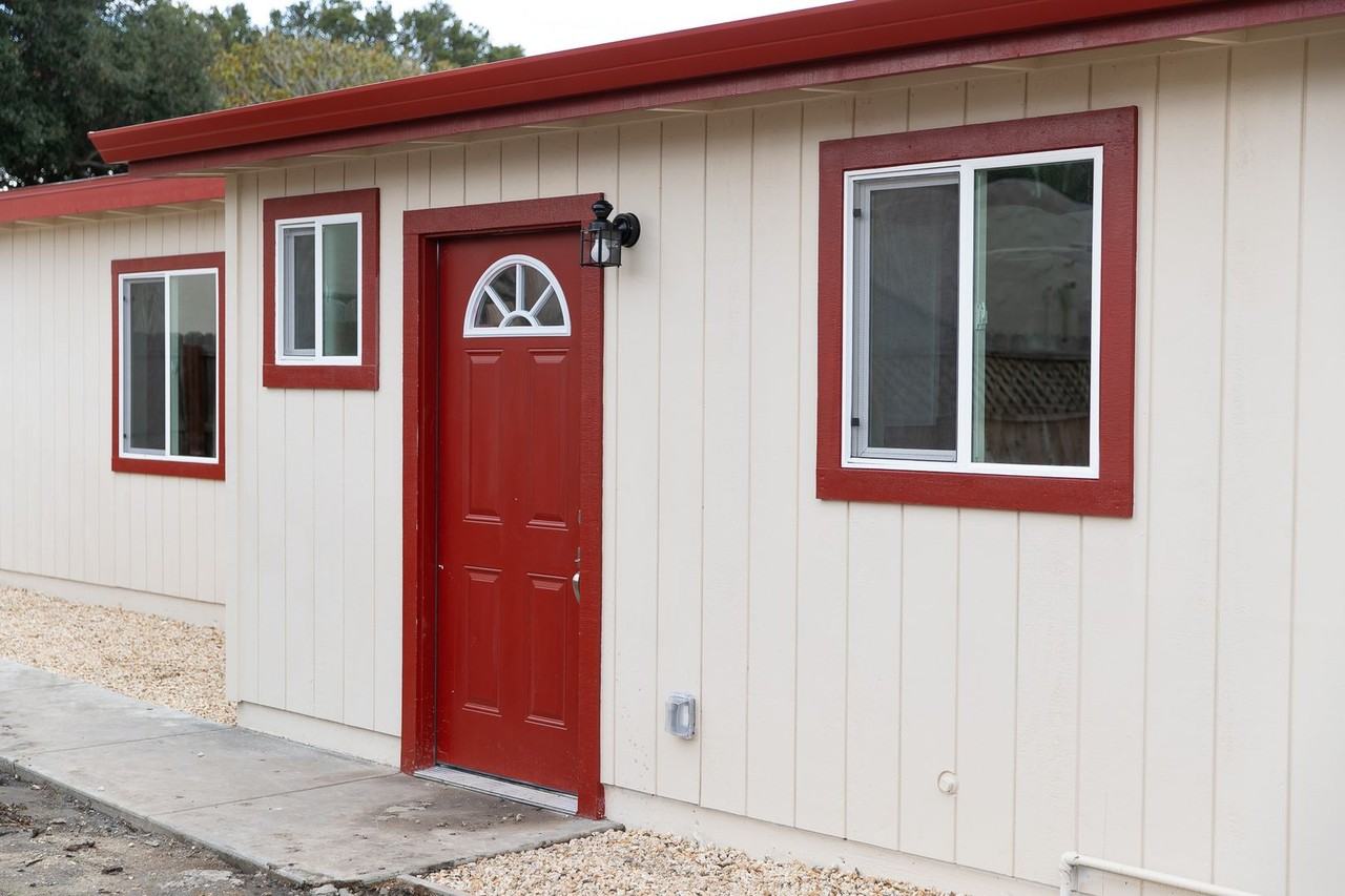 139 Oak St #A - Photo 2 of 21