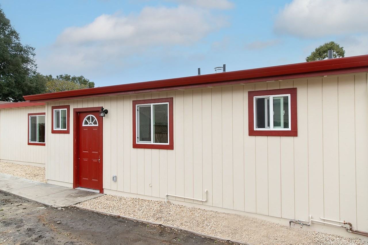 139 Oak St #A - Photo 4 of 21