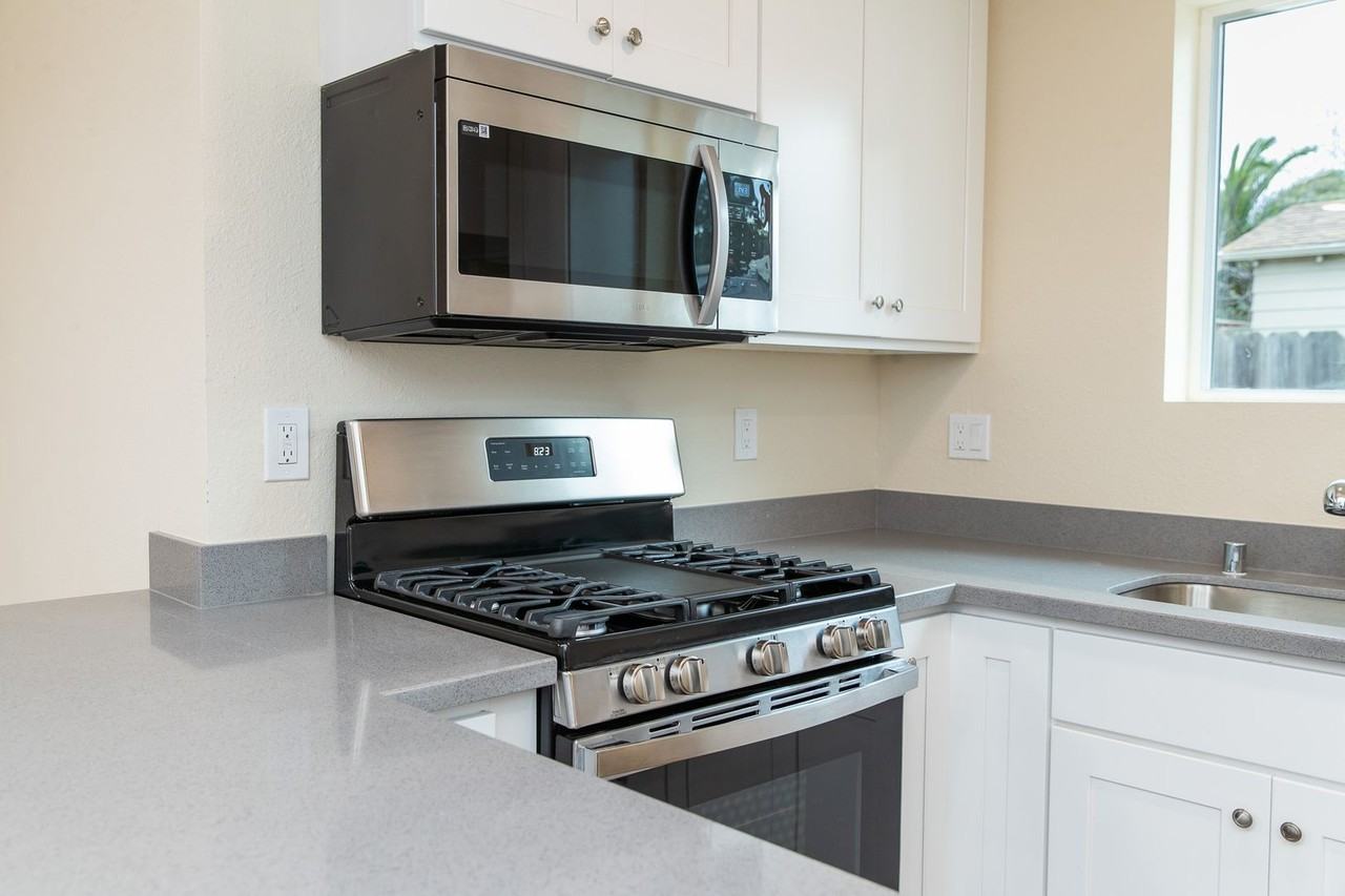 139 Oak St #A - Photo 7 of 21