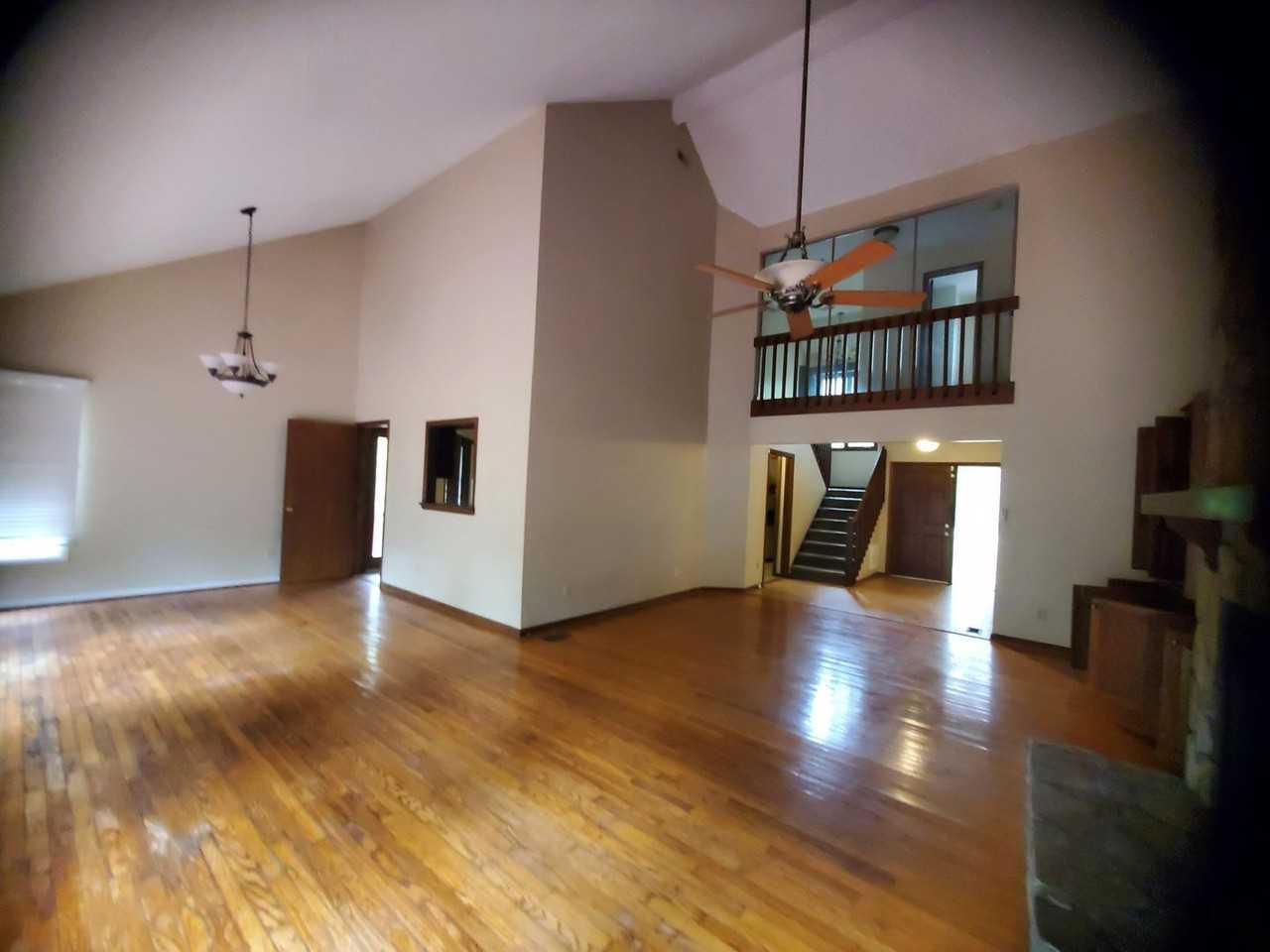 3004 Stonehenge Ct - Photo 4 of 16