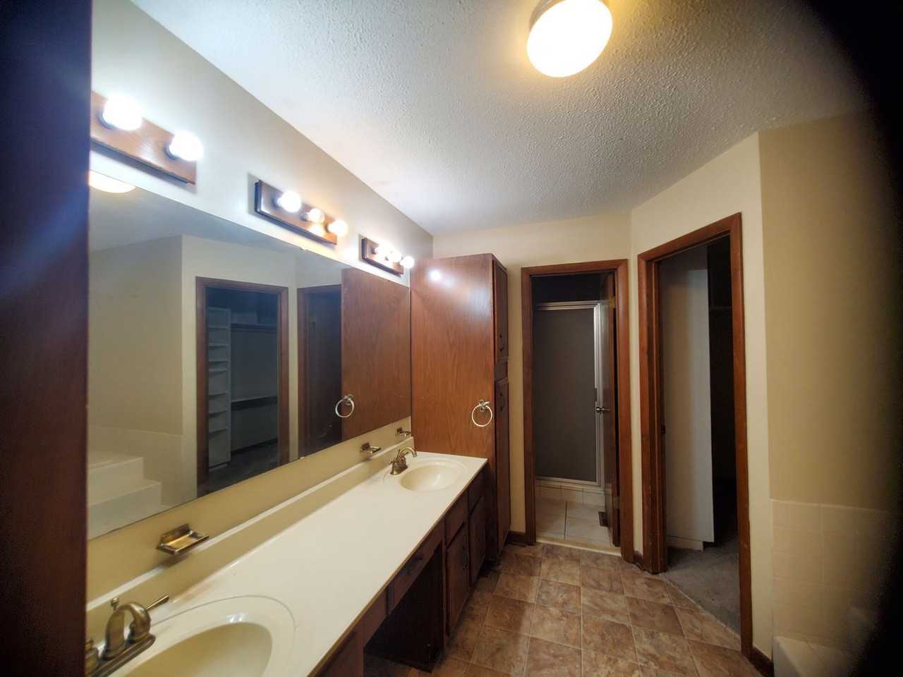 3004 Stonehenge Ct - Photo 7 of 16