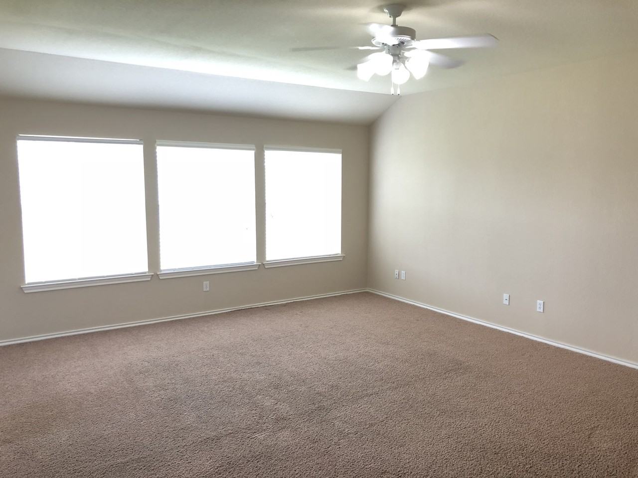 711 Encanto Dr - Photo 3 of 16