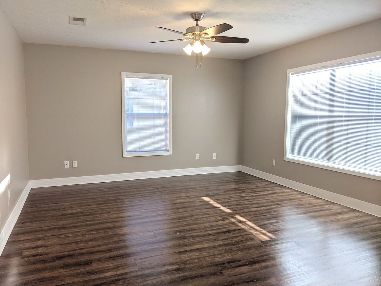 1109 Phoenix St - Photo 3 of 18